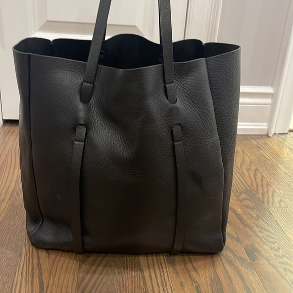 *SOLD* Balenciaga Everyday Tote - Picture 5 of 9